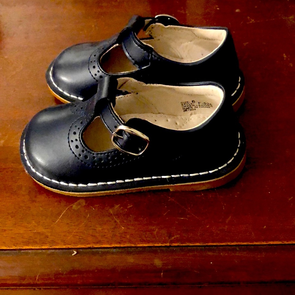 L’Amour Size 6 Navy Blue English sandal/ TStrap Mary Jane. NWOT.